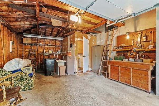 Interior, Washer, Wooden Beams, Wooden Walls