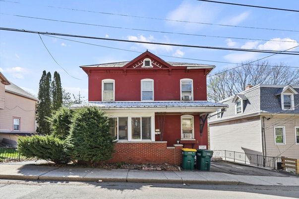 Exterior, Facade, American Foursquare
