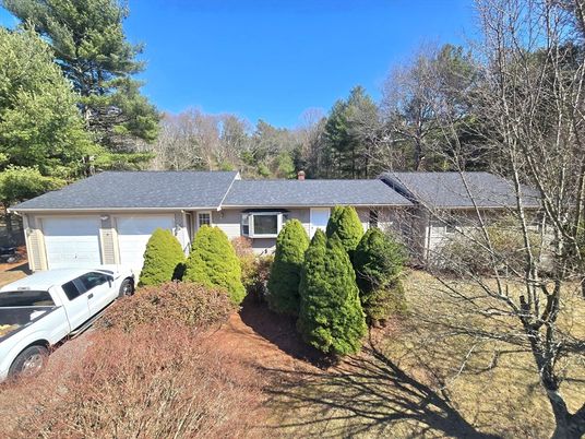 Attached, Exterior, Facade, Ranch