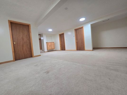 Empty room, Interior, Recessed Lighting