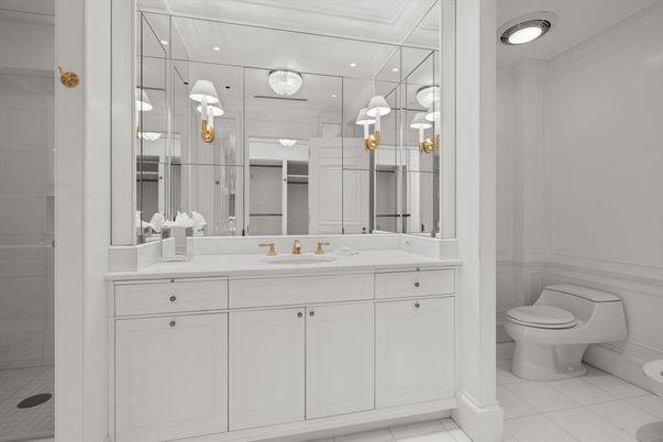 Bathroom, Dual Sink Vanities, Interior