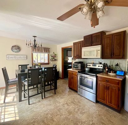Chandelier, Dining room, Interior, Kitchen, Stainless Steel Appliances