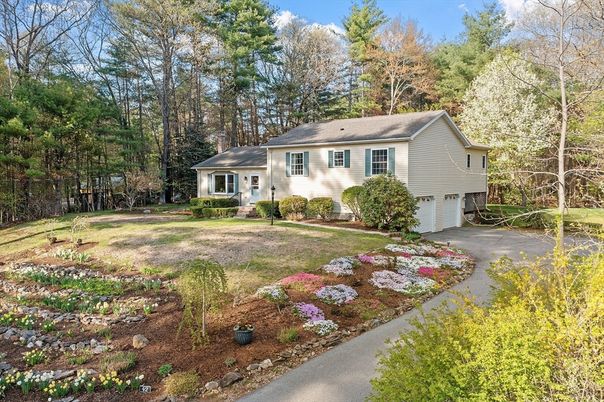 Attached, Backyard, Exterior, Facade, Split Level