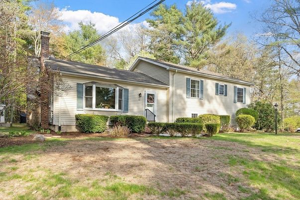 Backyard, Exterior, Facade, Split Level