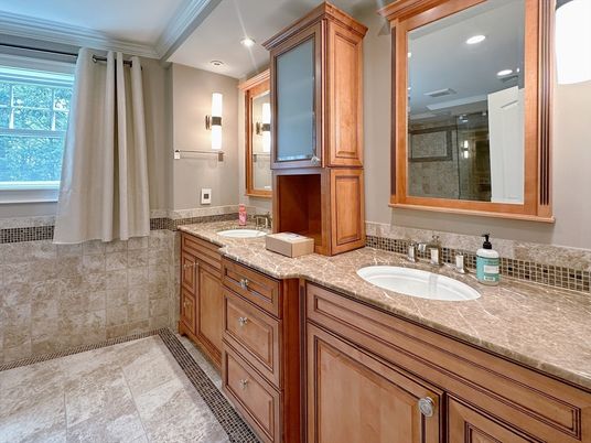 Bathroom, Dual Sink Vanities, Interior, Recessed Lighting
