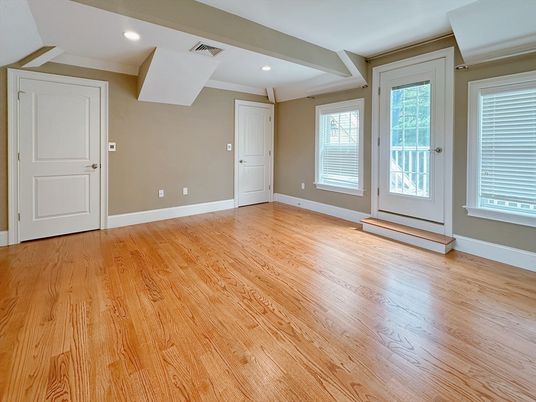 Empty room, Interior, Recessed Lighting, Wood Texture Flooring