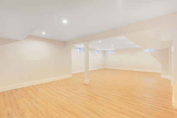 Empty room, Interior, Recessed Lighting, Wood Texture Flooring