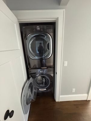 Interior, Utility Closets, Washer, Wood Texture Flooring
