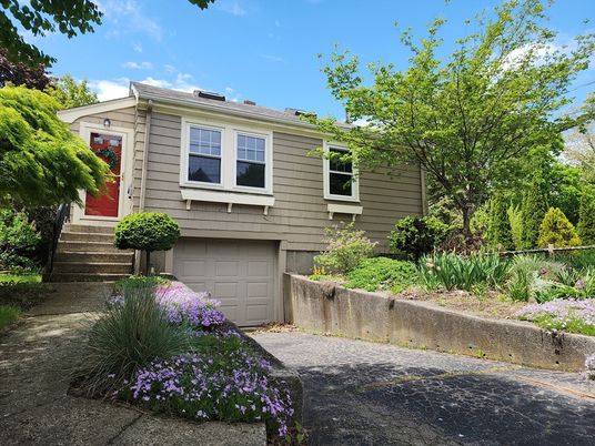 Attached, Exterior, Facade, Raised Ranch