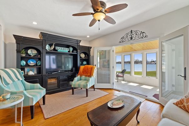 Interior, Recessed Lighting, Water, Wood Texture Flooring