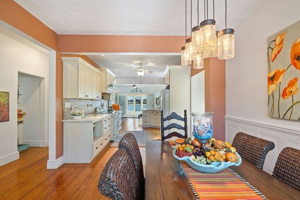 Dining room, Interior, Kitchen, Pendant Lights, Recessed Lighting, Wood Texture Flooring