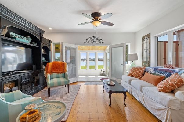 Interior, Living room, Recessed Lighting, Water, Wood Texture Flooring