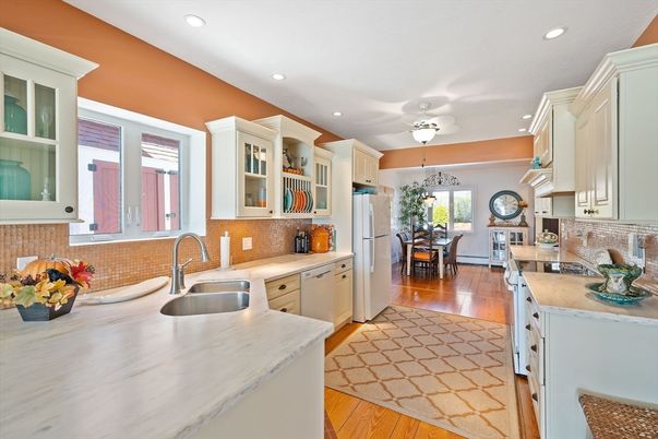 Chandelier, Dining room, Interior, Kitchen, Recessed Lighting, Stainless Steel Appliances, Wood Texture Flooring