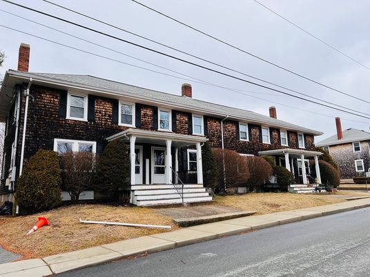 Exterior, Facade, Brick Facade, Georgian