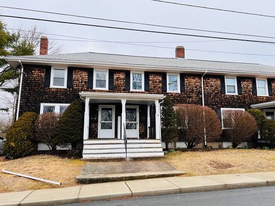 Exterior, Facade, Brick Facade, Georgian