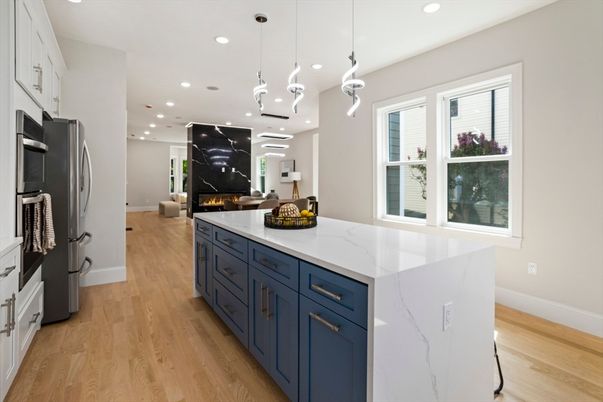 Fireplace, Interior, Kitchen, Pendant Lights, Recessed Lighting, Wood Texture Flooring