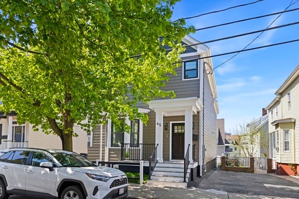 Exterior, Facade, Queen Anne Victorian