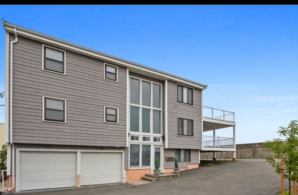 Attached, Exterior, Facade, Rowhouse