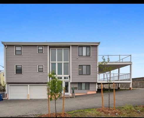 Attached, Exterior, Facade, Raised Ranch