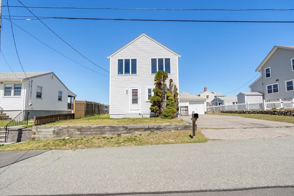 Exterior, Facade, Farmhouse