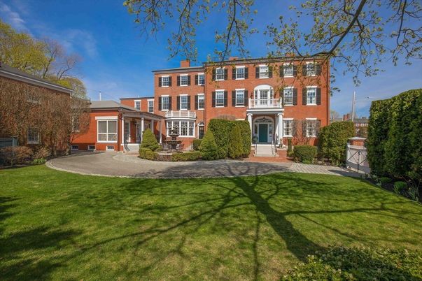 Backyard, Exterior, Facade, Brick Facade, Georgian