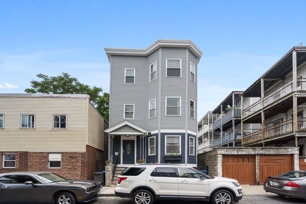 Exterior, Facade, Brick Facade, Rowhouse