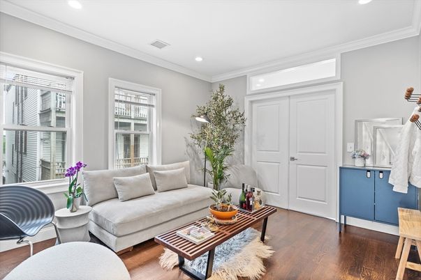 Interior, Living room, Recessed Lighting, Wood Texture Flooring