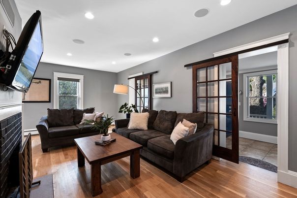 Interior, Living room, Recessed Lighting, Wood Texture Flooring