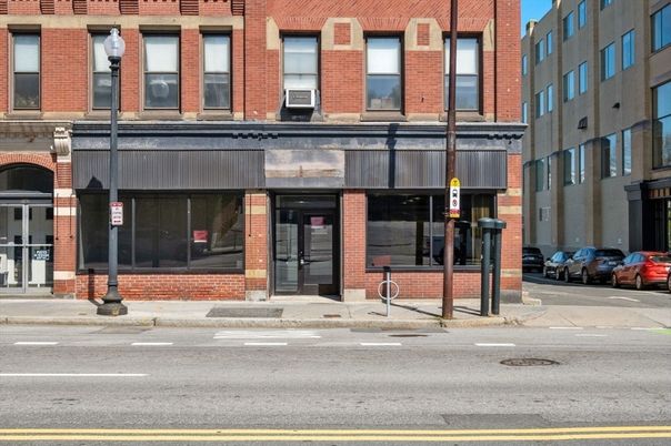 Exterior, Facade, Brick Facade, Rowhouse