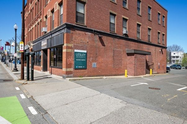 Exterior, Facade, Brick Facade, Rowhouse
