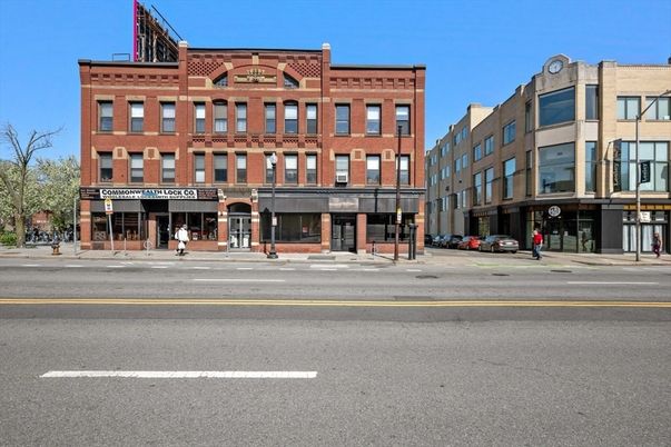 Exterior, Facade, Chicago School