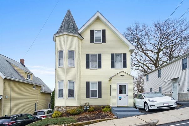 Exterior, Facade, Queen Anne Victorian