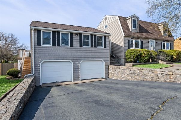 Attached, Exterior, Facade, Cape Cod