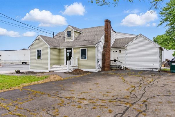 Exterior, Facade, Cape Cod