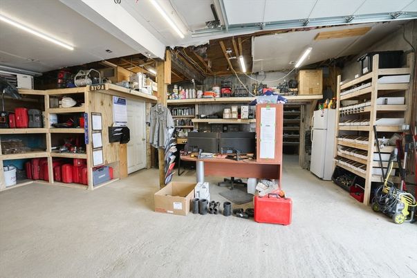 Garage, Interior