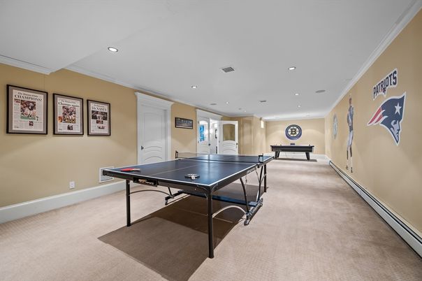 Game Room, Interior, Recessed Lighting