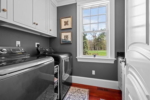 Interior, Washer, Wood Texture Flooring