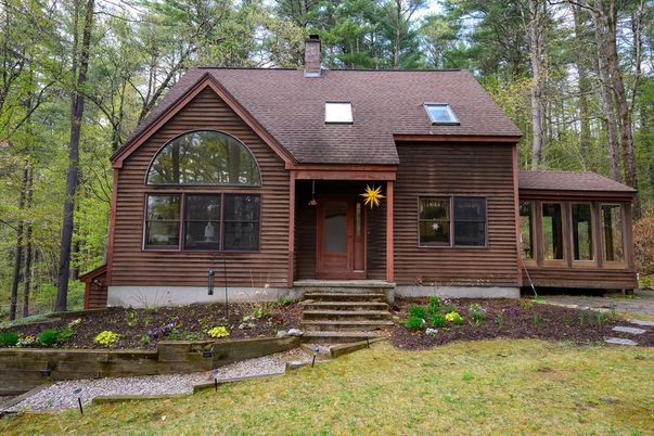 Exterior, Facade, Log Home
