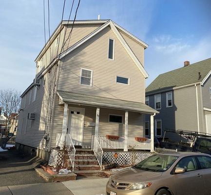 Exterior, Facade, Queen Anne Victorian