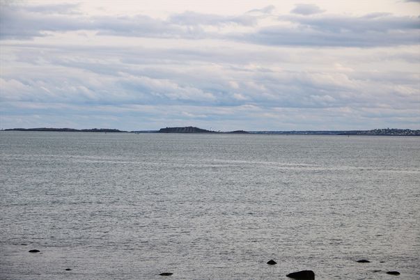 Exterior, Lake