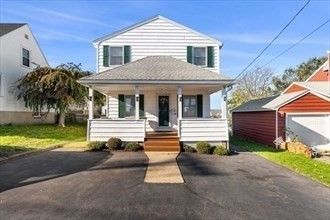 Backyard, Exterior, Facade, Queen Anne Victorian