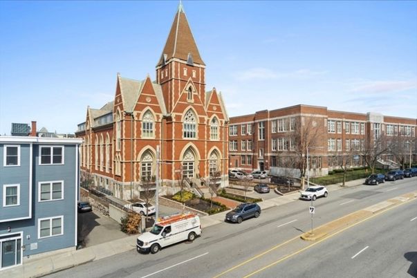 Exterior, Facade, Queen Anne Victorian