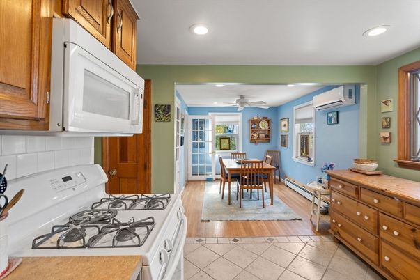Dining room, Interior, Kitchen, Recessed Lighting, Wood Texture Flooring