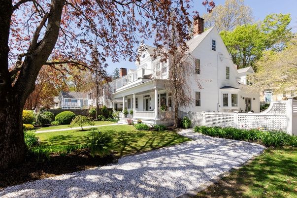 Backyard, Exterior, Facade, Queen Anne Victorian