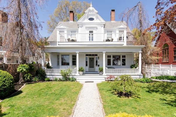 Exterior, Facade, Queen Anne Victorian