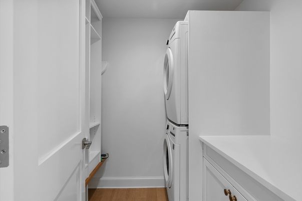 Interior, Utility Closets, Washer, Wood Texture Flooring