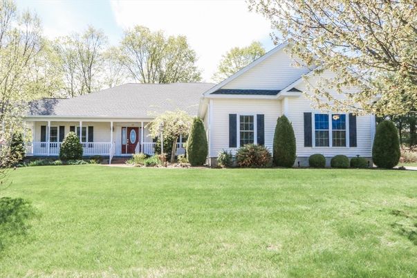 Backyard, Exterior, Facade, Ranch