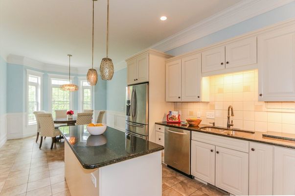 Dining room, Interior, Kitchen, Pendant Lights, Recessed Lighting, Stainless Steel Appliances