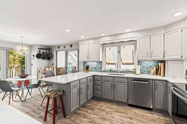 Dining room, Interior, Kitchen, Pendant Lights, Recessed Lighting, Wood Texture Flooring