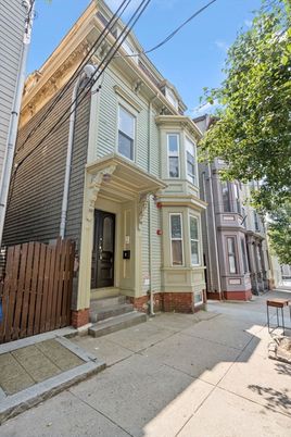 Exterior, Facade, Queen Anne Victorian